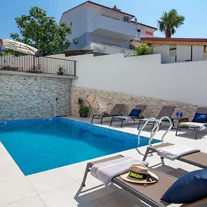  Apartment Frankola With Swimming Pool