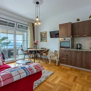  Apartment Lucia