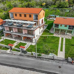  Apartment Francoise